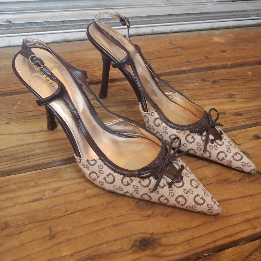 Guess pumps